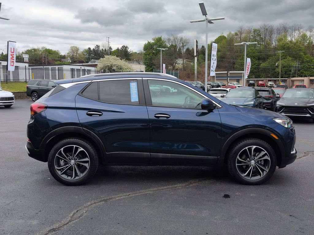 Certified 2023 Buick Encore GX Select AWD/4WD image 4