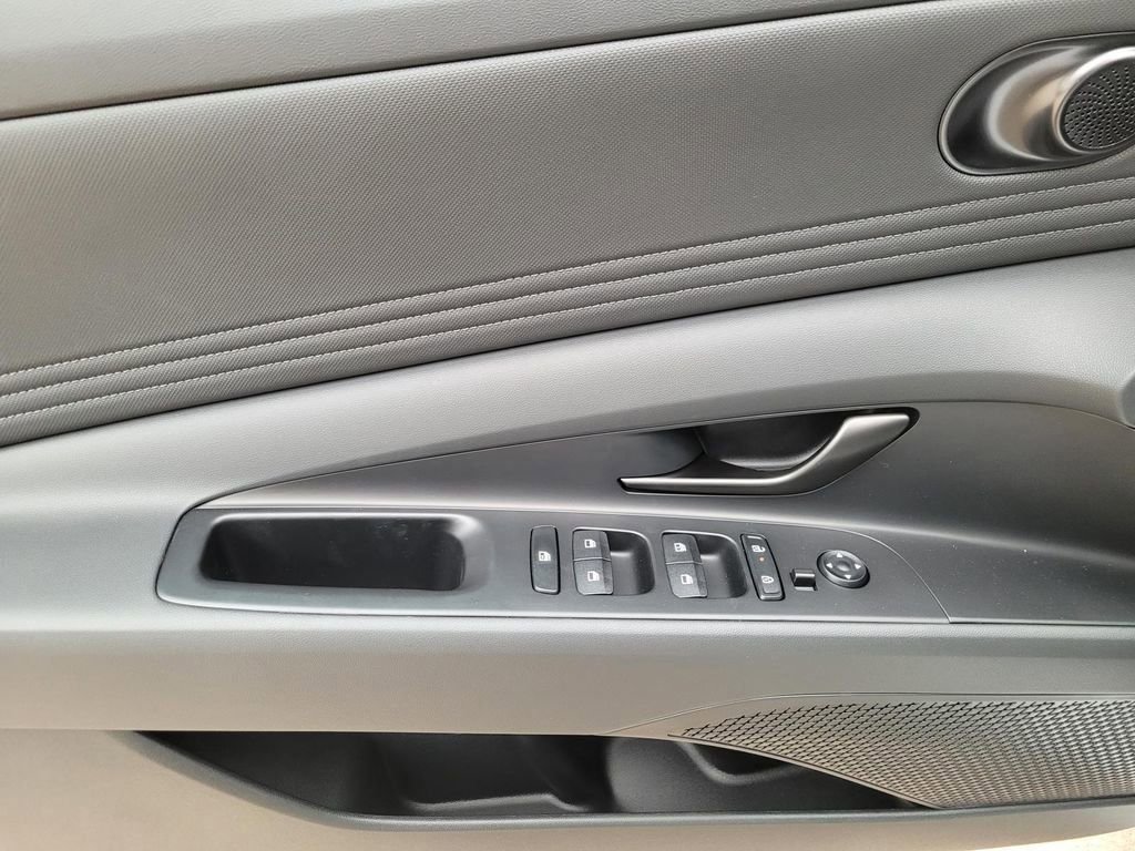 New 2025 Hyundai Elantra SEL FWD image 20