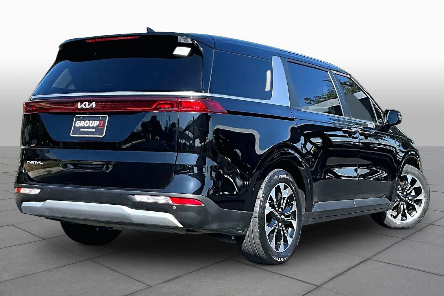 Used 2024 Kia Carnival EX FWD image 13