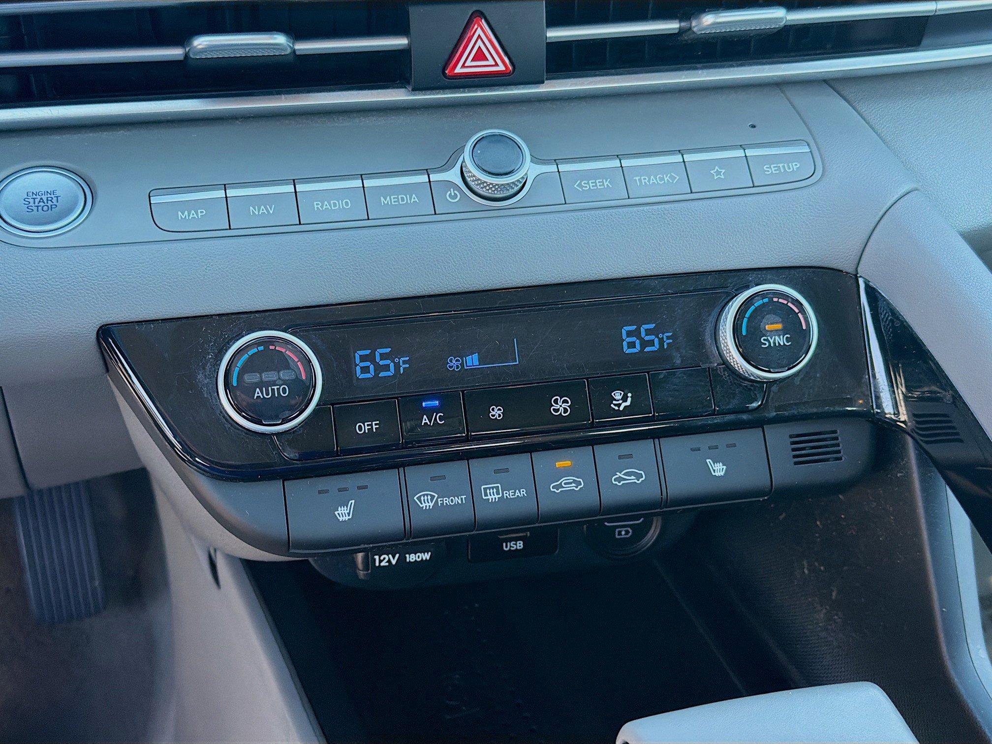 Used 2023 Hyundai Elantra SEL w/ Convenience Package image 12