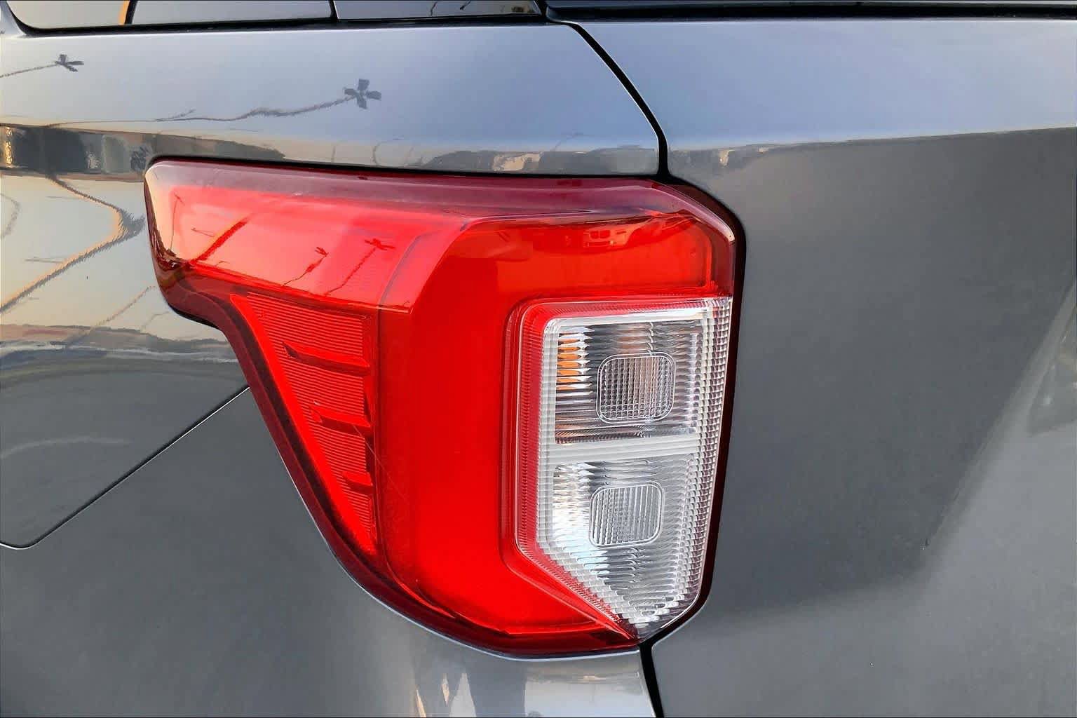 Used 2021 Ford Explorer XLT w/ Equipment Group 202A AWD/4WD image 27