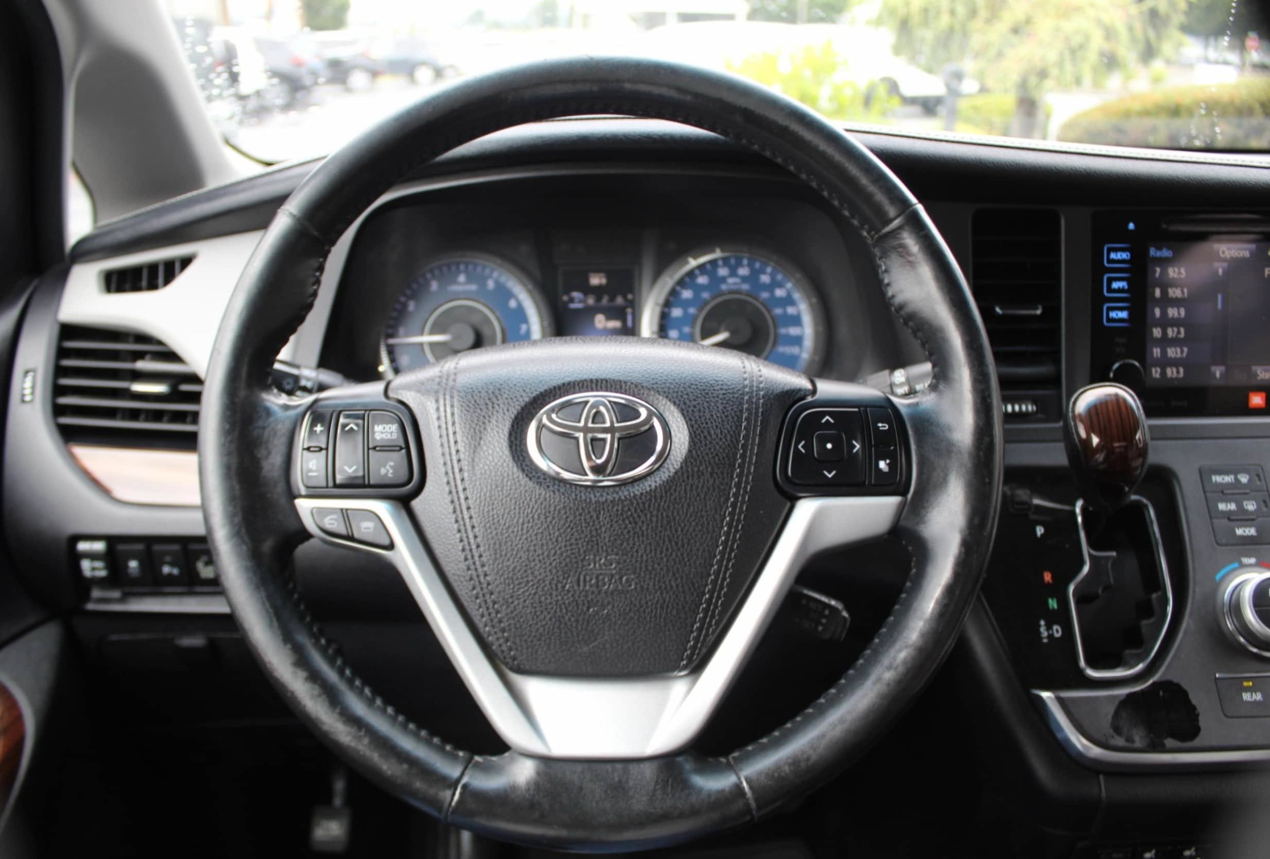 Used 2017 Toyota Sienna Limited AWD/4WD image 37