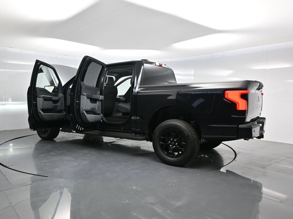 Used 2025 Ford F150 Lightning XLT image 38
