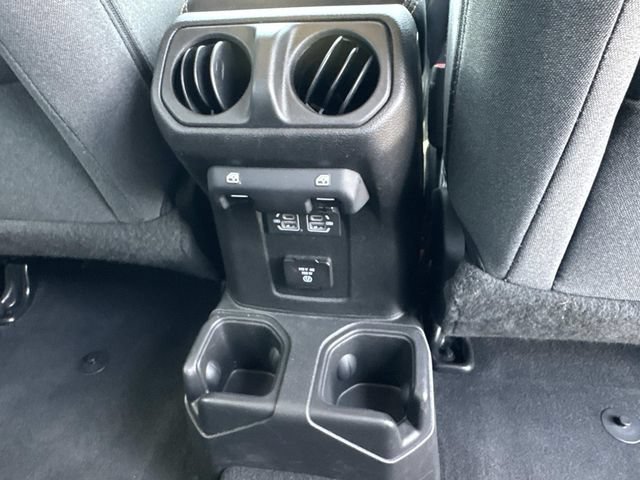 Used 2025 Jeep Wrangler Unlimited Sahara AWD/4WD image 15