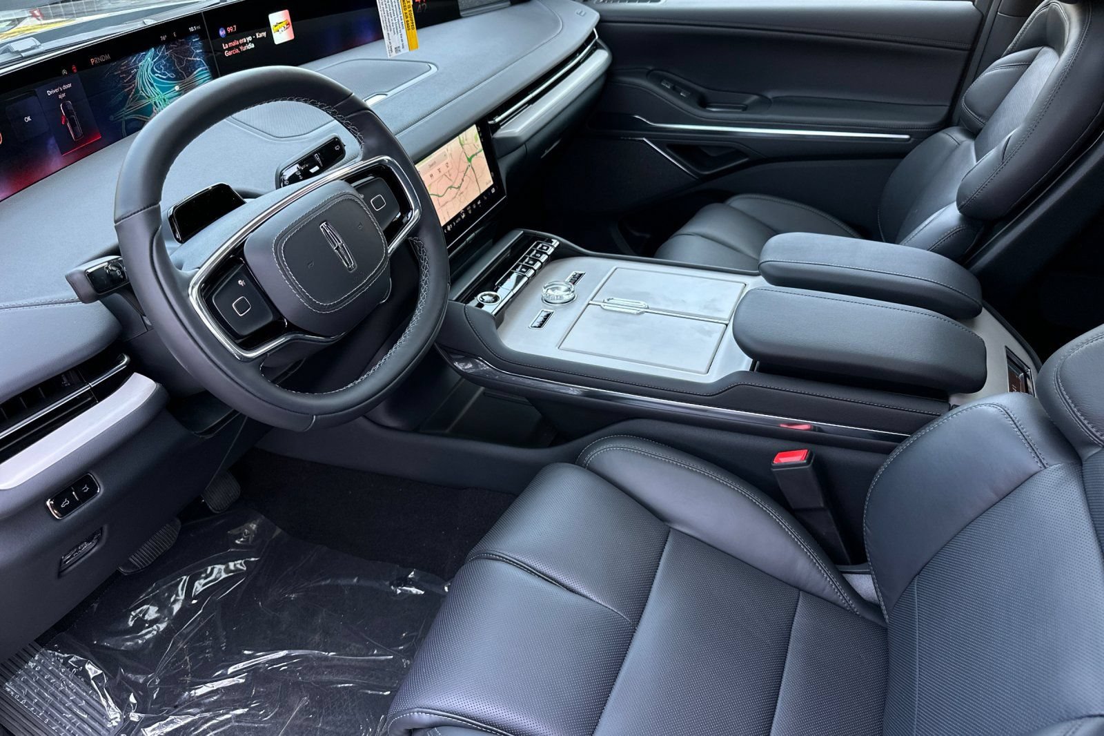 New 2026 Lincoln Navigator Reserve w/ Jet Appearance Package AWD/4WD image 9