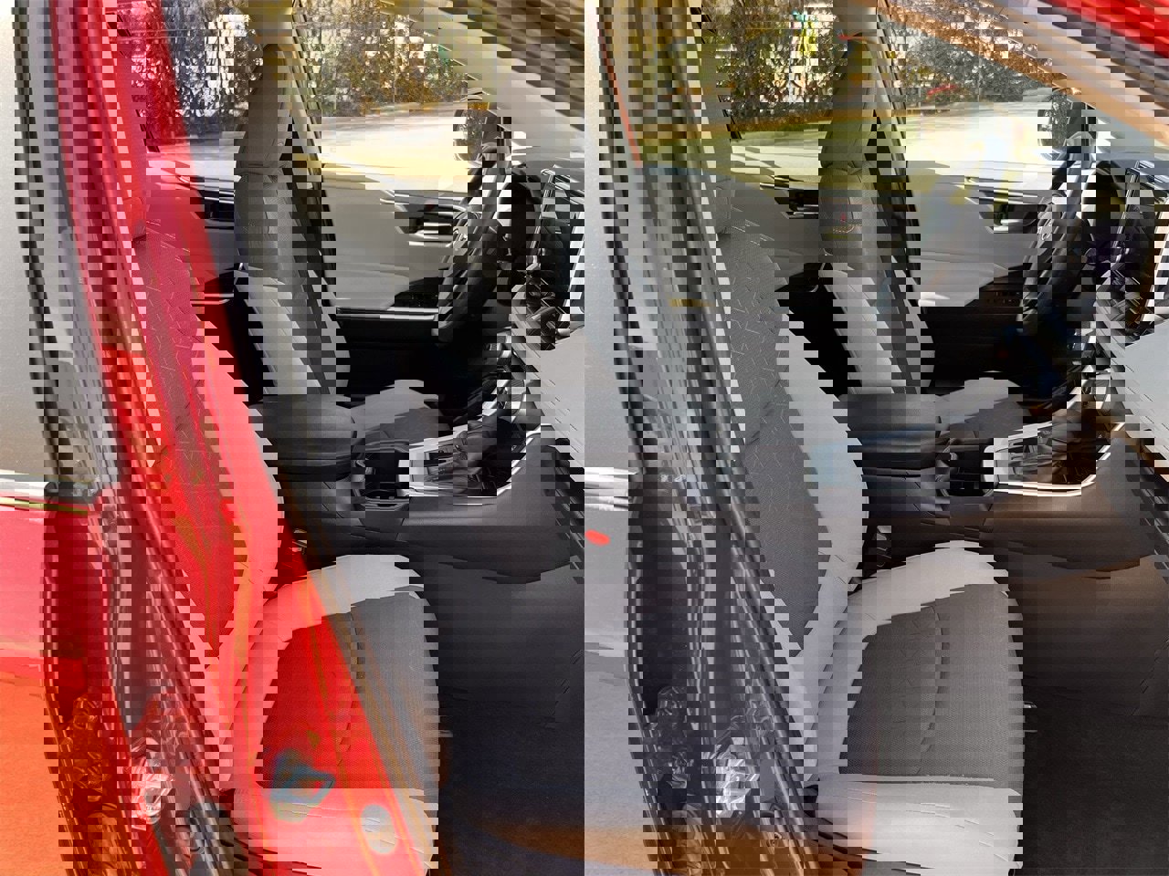 Used 2025 Toyota RAV4 XLE image 25