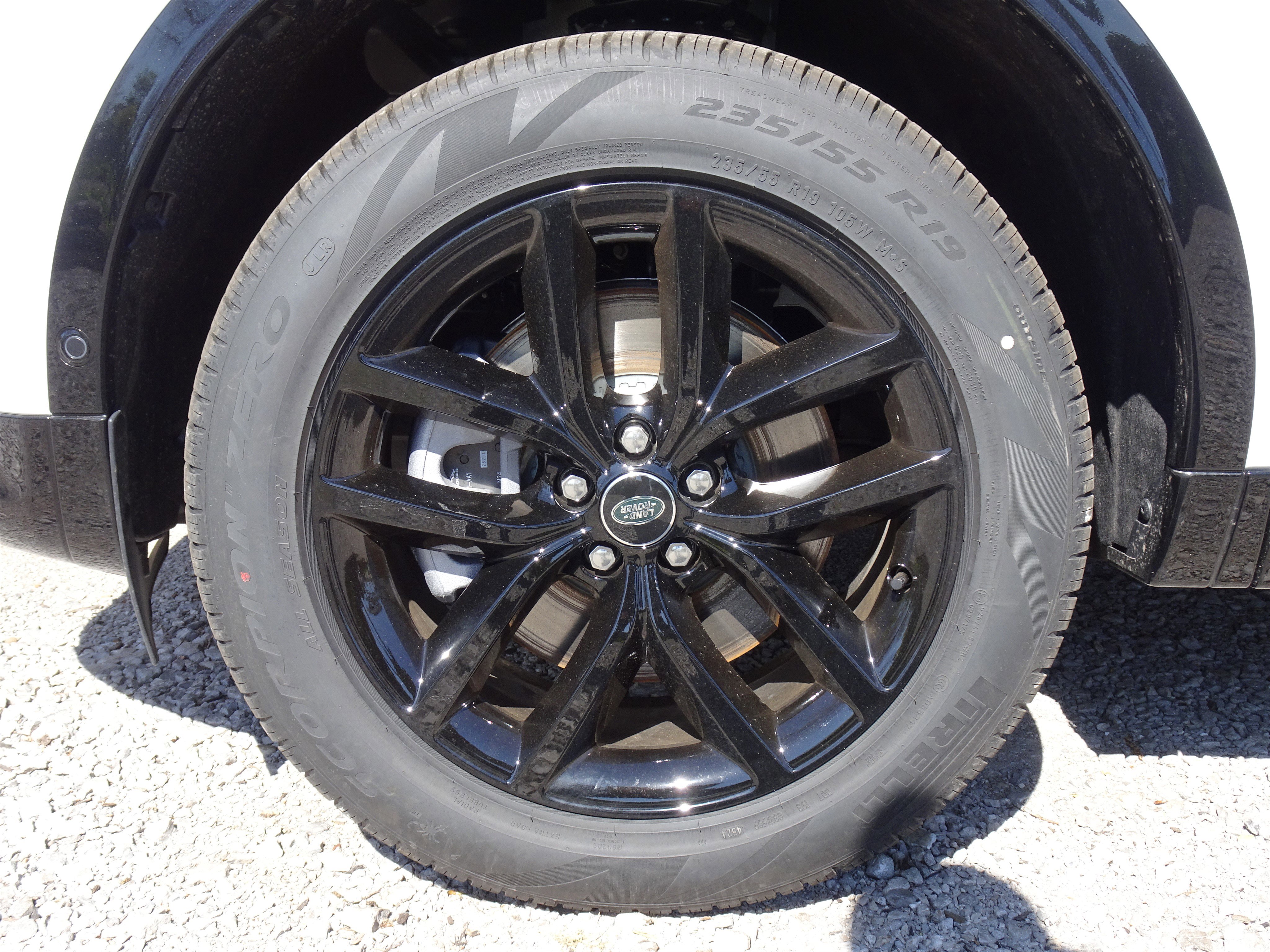 New 2025 Land Rover Discovery Sport Dynamic SE image 5