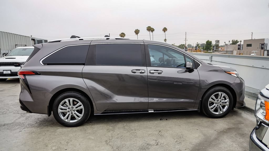 Used 2024 Toyota Sienna Platinum AWD/4WD image 13