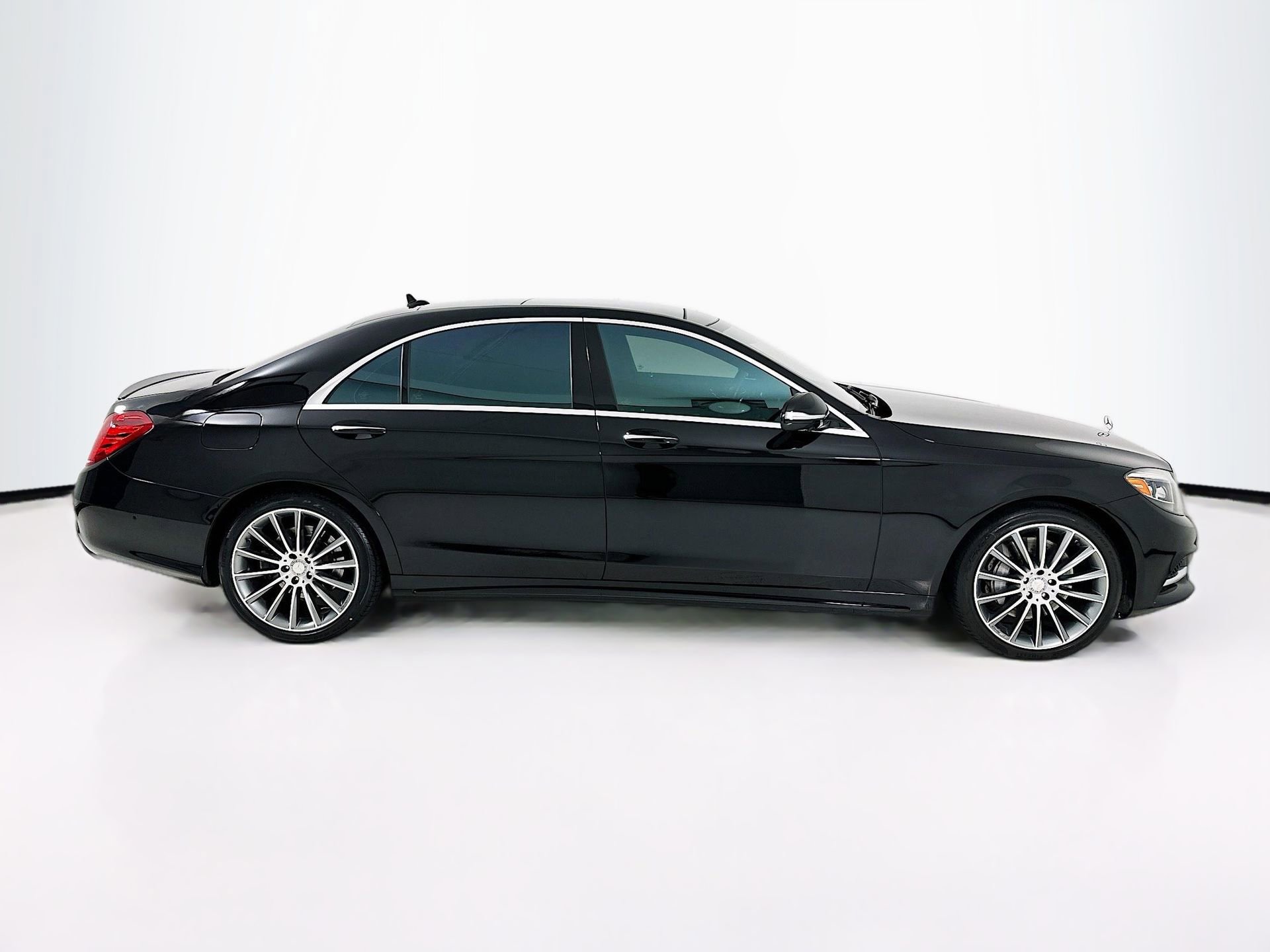 Used 2017 Mercedes-Benz S 550 Sedan image 9
