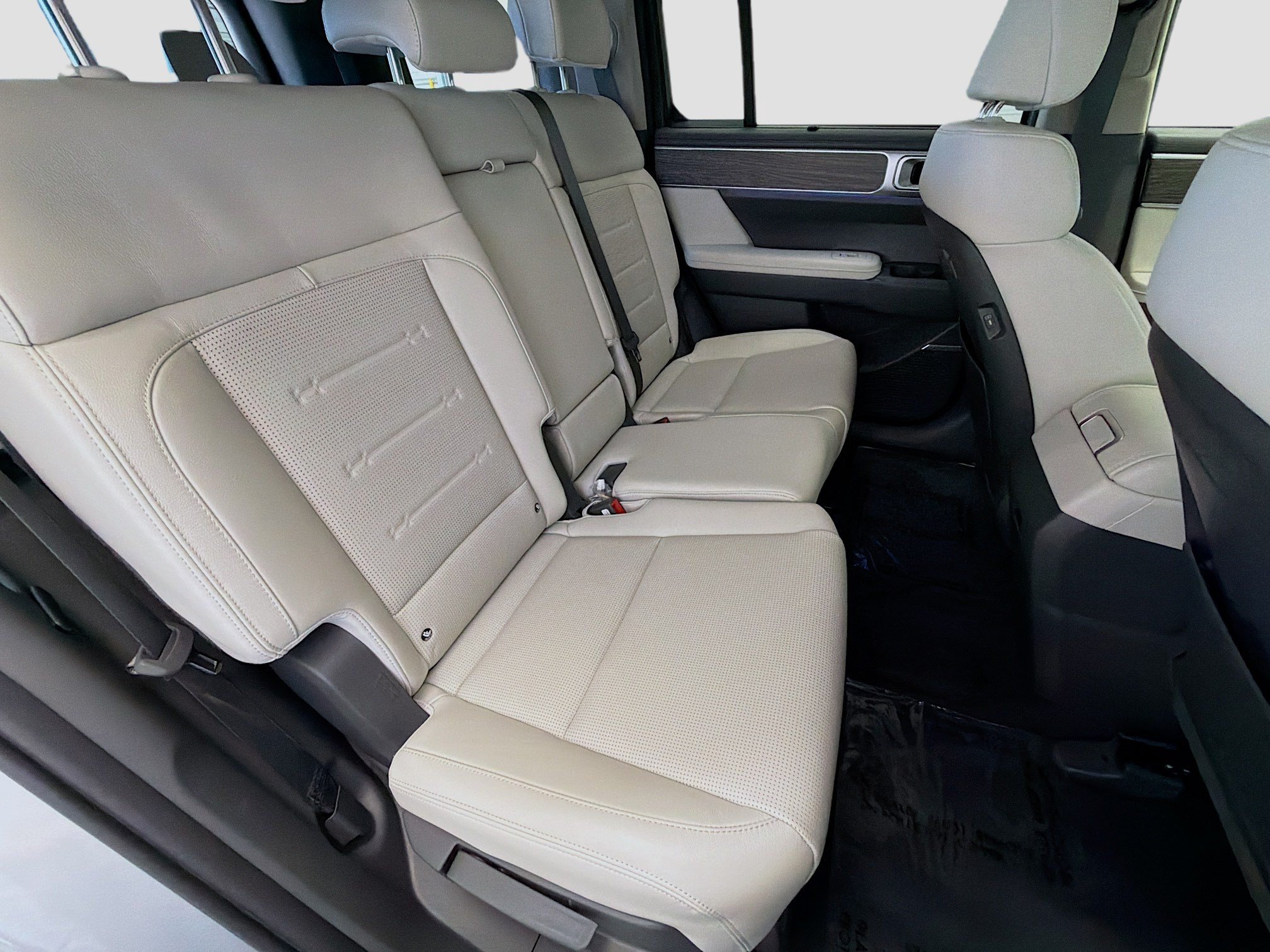 Used 2025 Hyundai Santa Fe Limited FWD image 14
