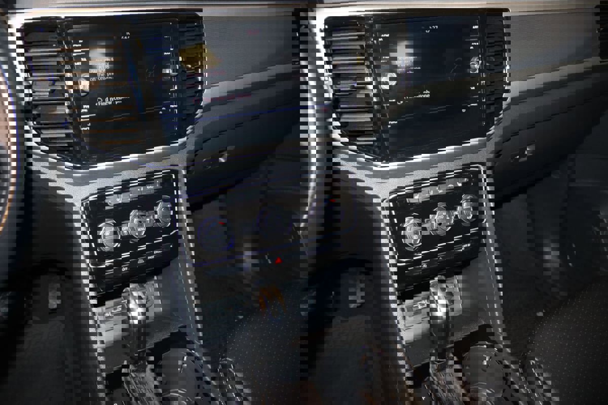 Used 2020 Volkswagen Atlas Cross Sport SEL image 42