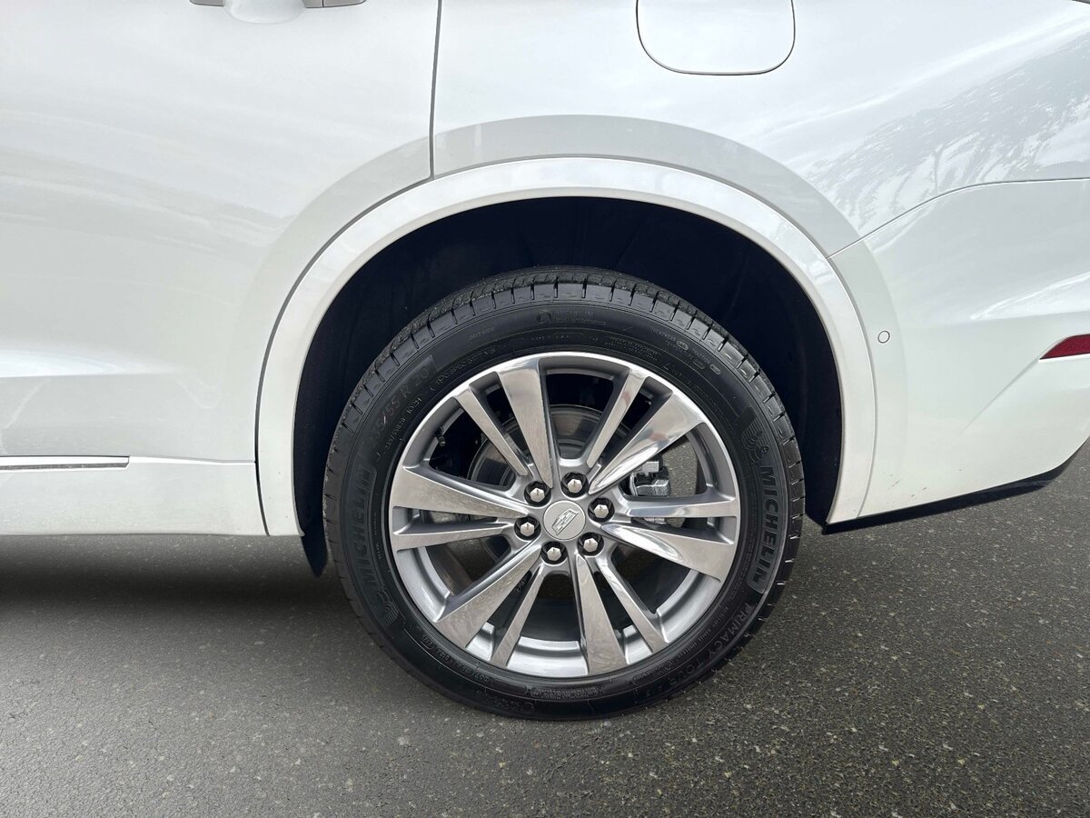 Used 2025 Cadillac XT6 Premium Luxury w/ Technology Package AWD/4WD image 10