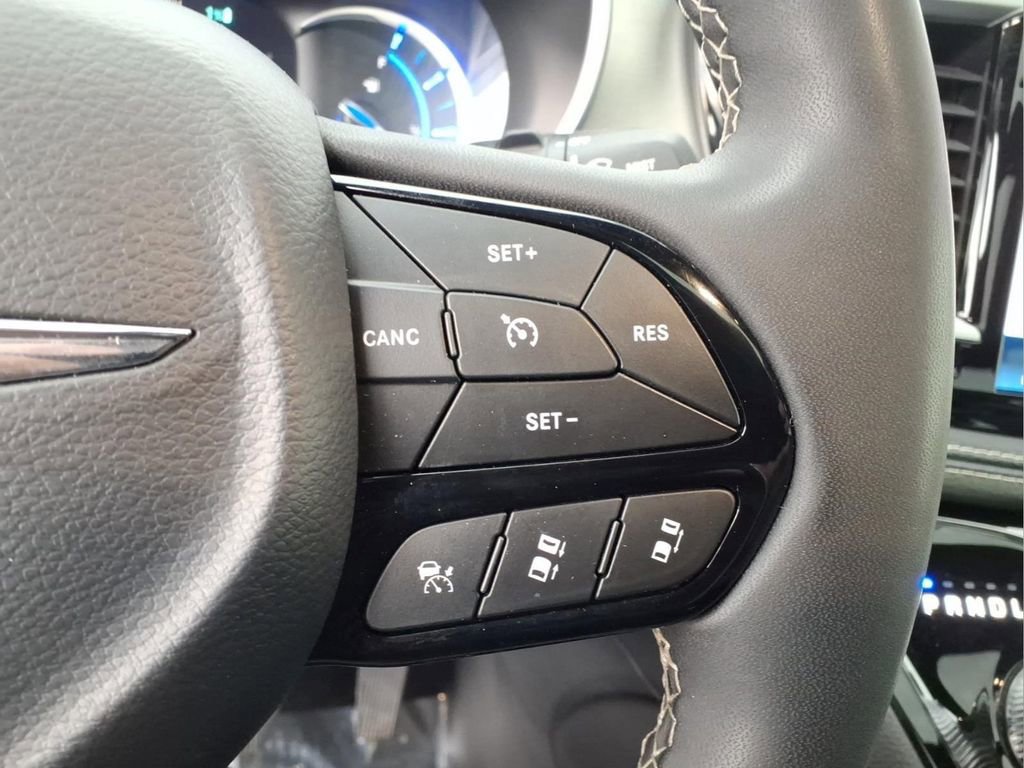 Used 2024 Chrysler Pacifica Premium FWD image 20