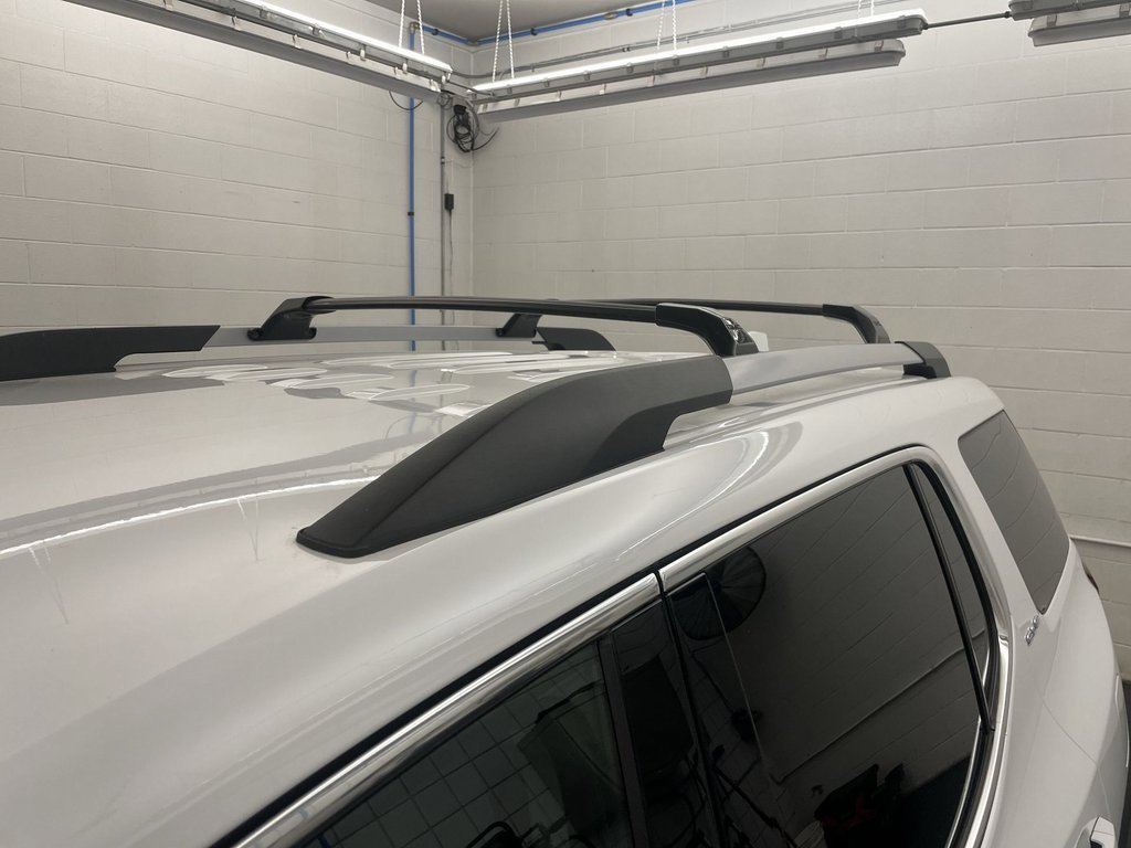 Used 2023 GMC Acadia SLE image 29