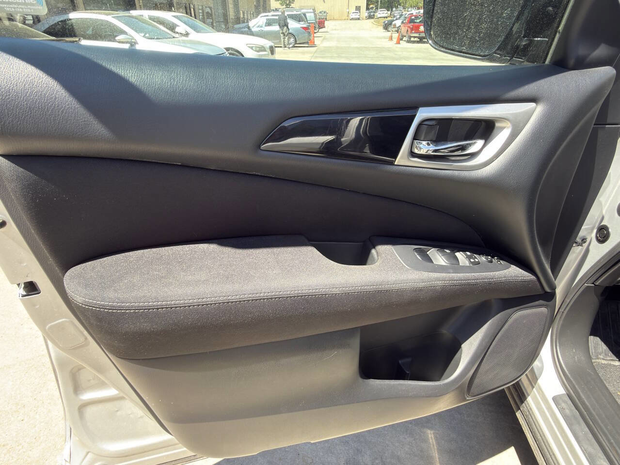 Used 2017 Nissan Pathfinder S AWD/4WD image 19