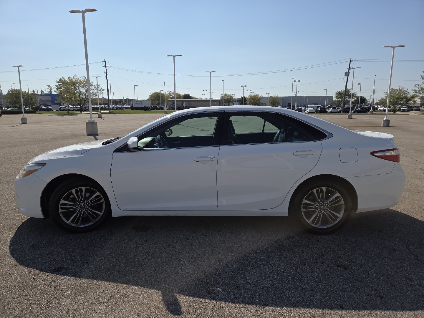 Used 2016 Toyota Camry SE FWD image 11