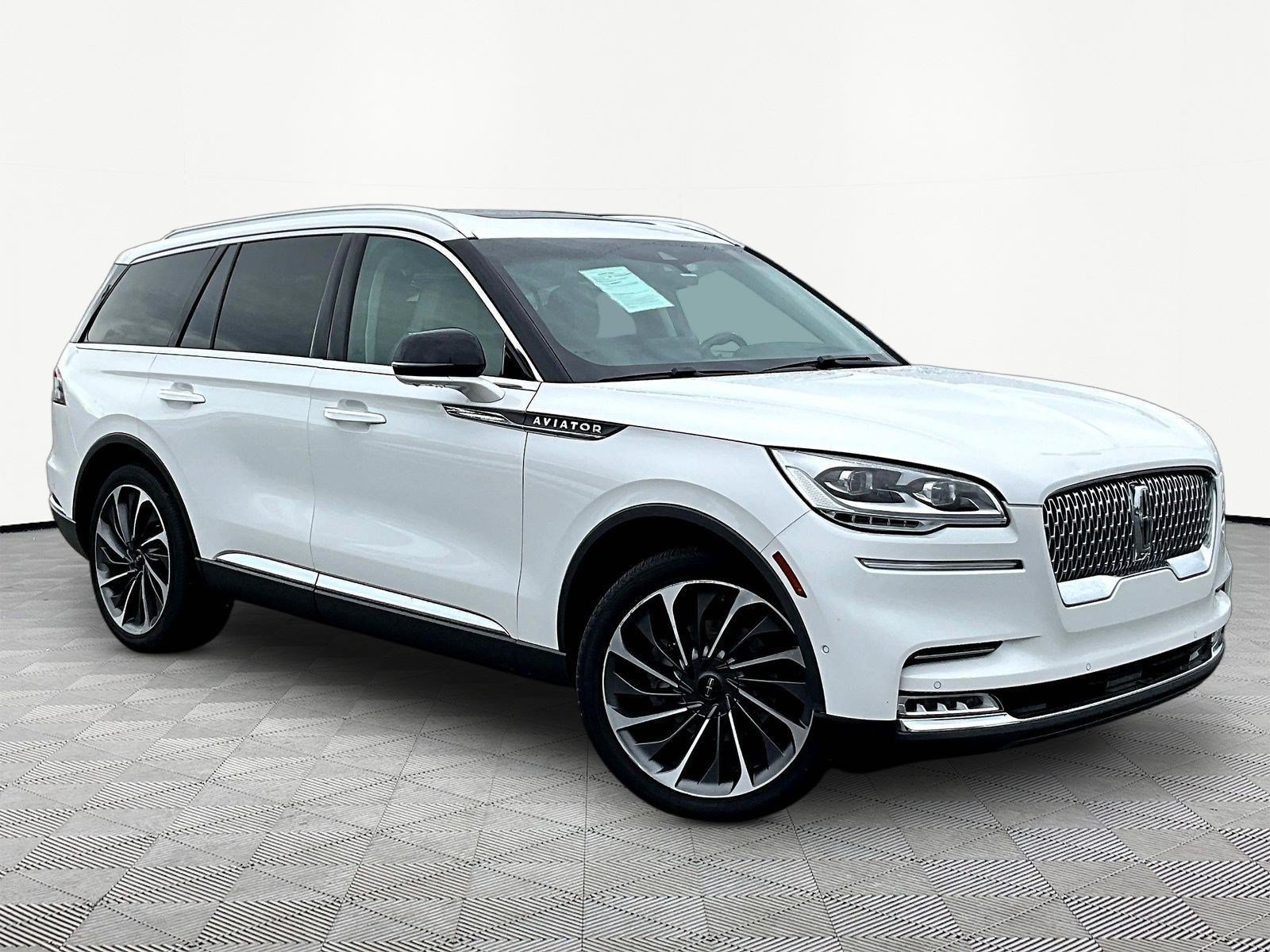 Used 2020 Lincoln Aviator Reserve w/ Equipment Group 202A AWD/4WD image 3