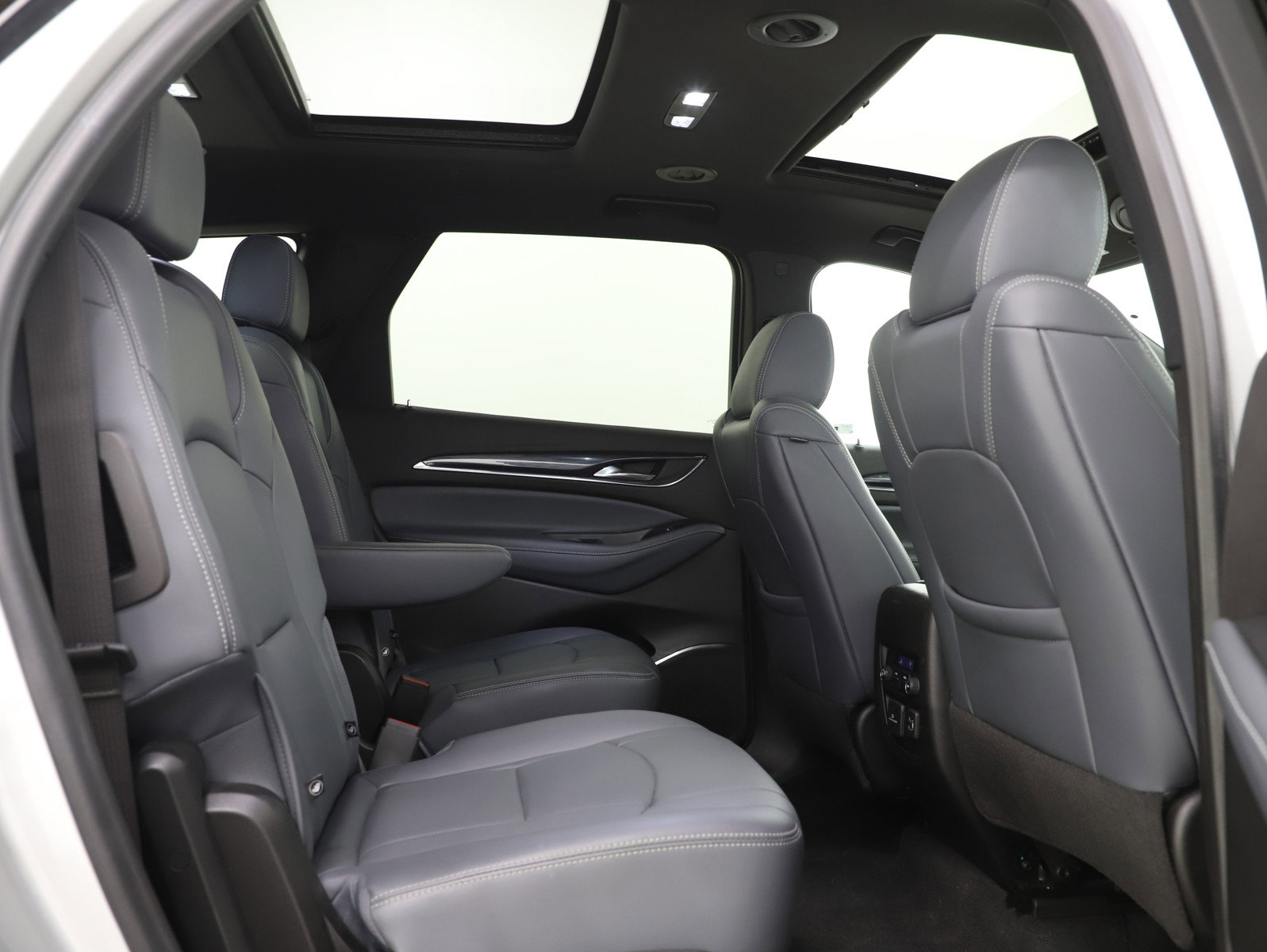 Used 2022 Buick Enclave Essence w/ Experience Buick Package image 12