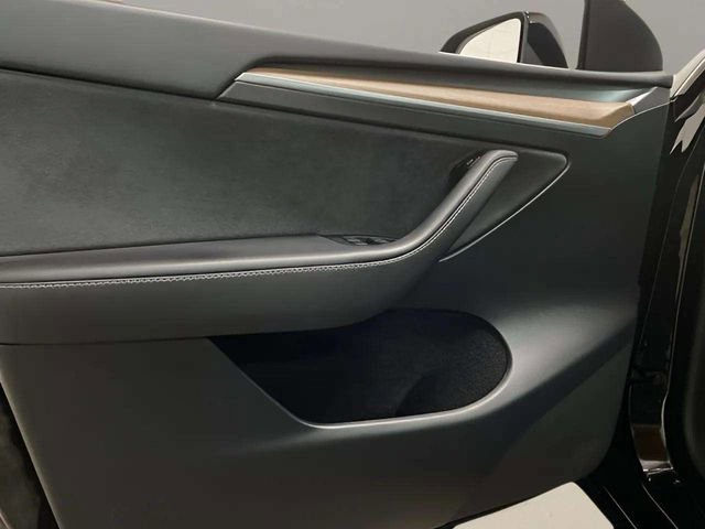 Used 2023 Tesla Model Y Performance image 25