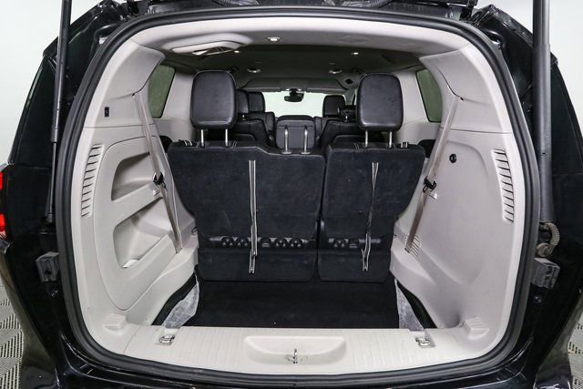 Used 2024 Chrysler Pacifica Touring-L FWD image 10