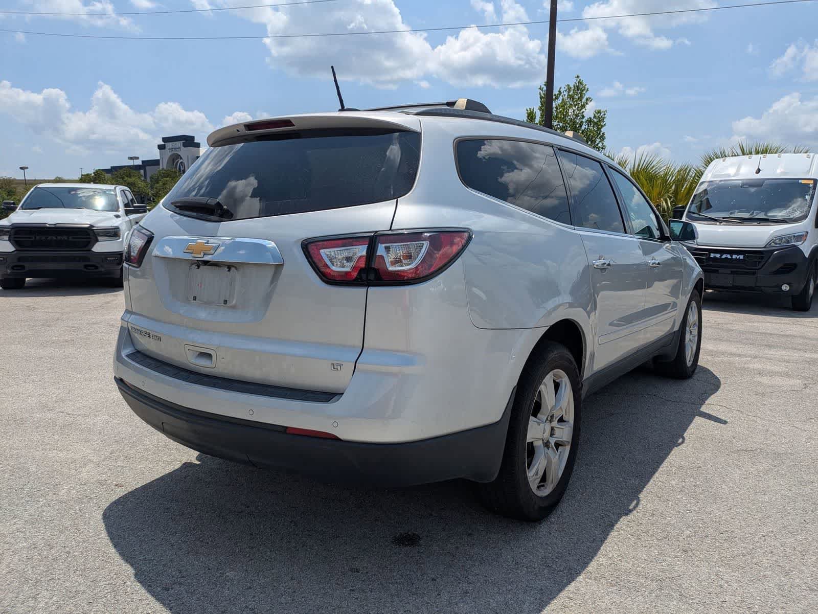 Used 2017 Chevrolet Traverse LT w/ Style and Technology Package AWD/4WD image 4