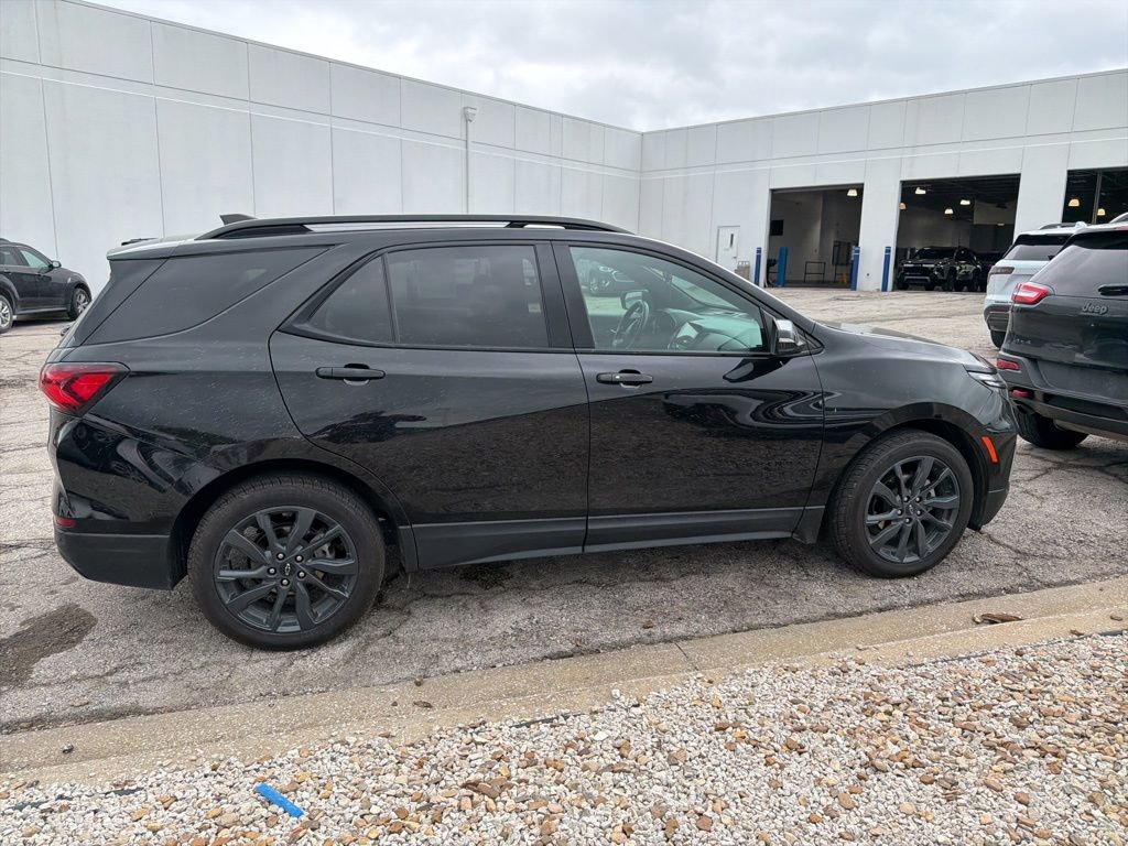 Certified 2022 Chevrolet Equinox RS w/ Infotainment Package FWD image 3