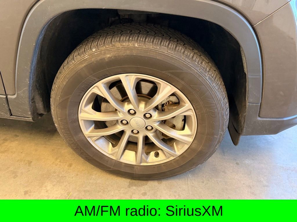 Used 2019 Jeep Cherokee Latitude Plus w/ Cold Weather Group image 2