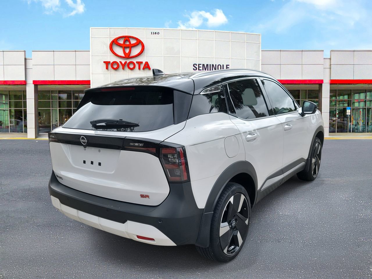 Used 2025 Nissan Kicks SR image 3