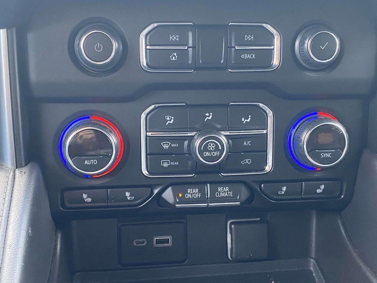 Used 2021 Chevrolet Tahoe Z71 w/ Z71 Off-Road Package image 28