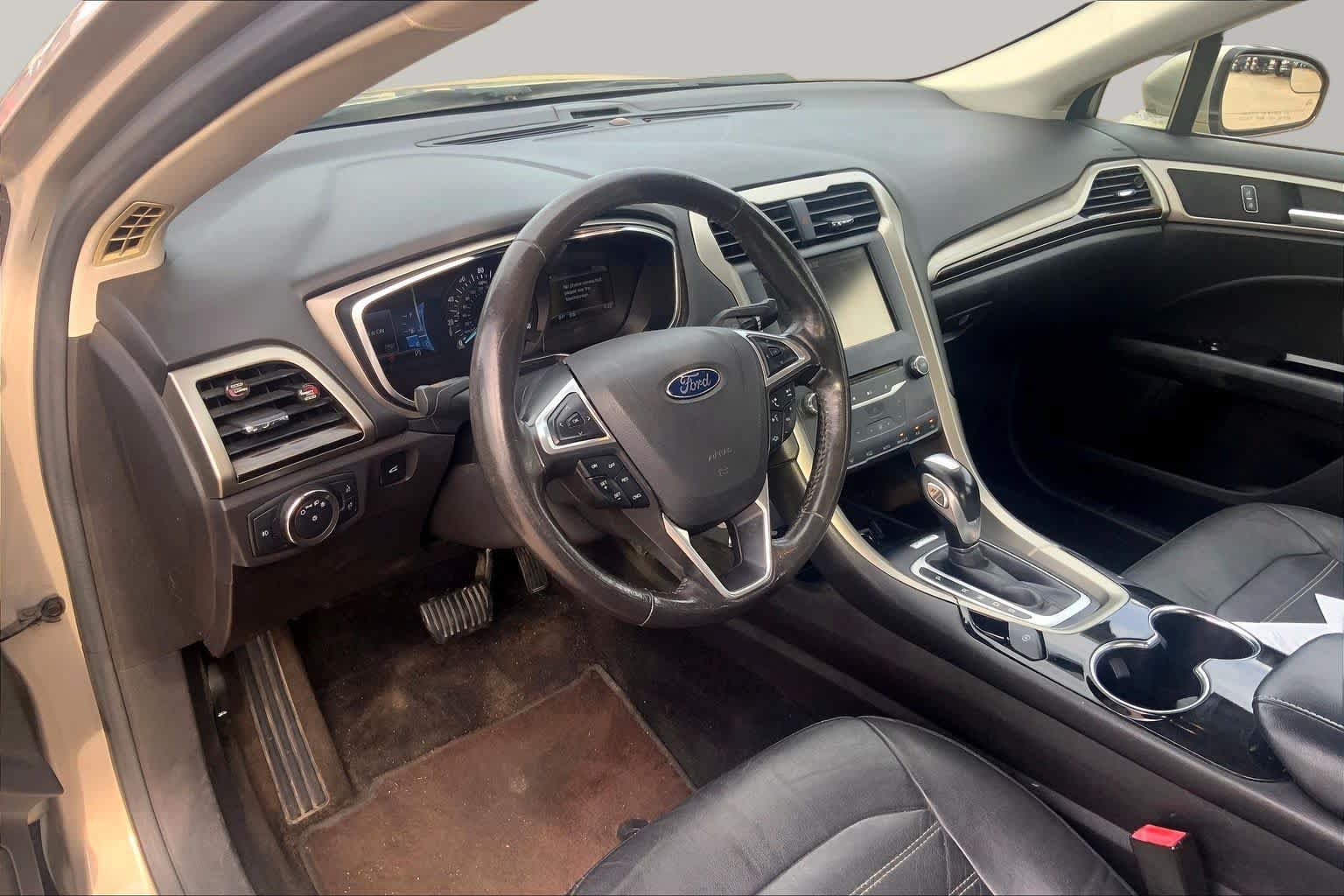 Used 2015 Ford Fusion SE w/ Equipment Group 202A FWD image 17