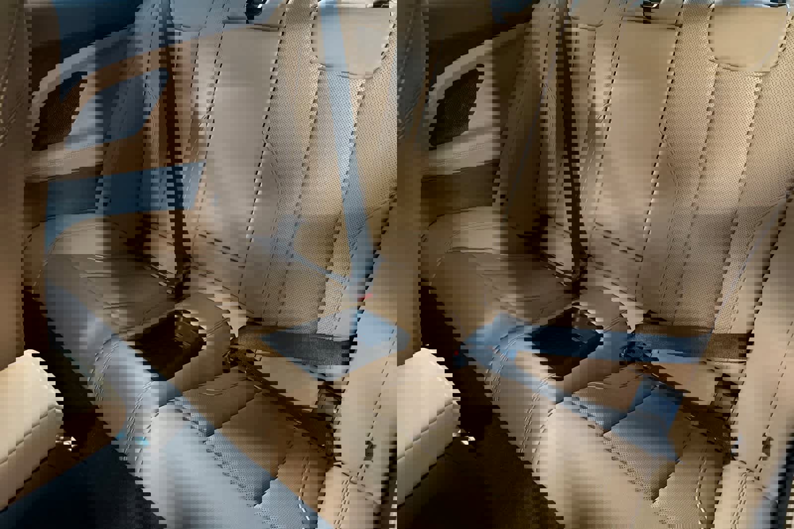 Used 2025 BMW 230i Coupe w/ Premium Package image 4