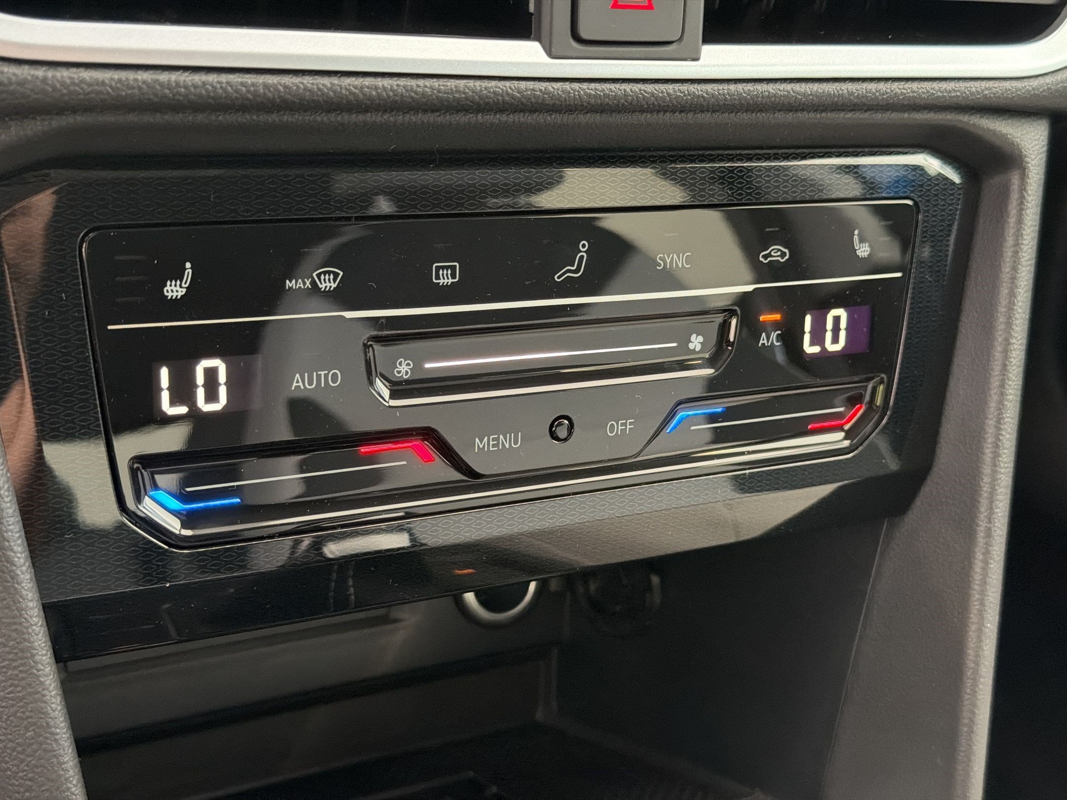 New 2026 Volkswagen Taos SE FWD image 15