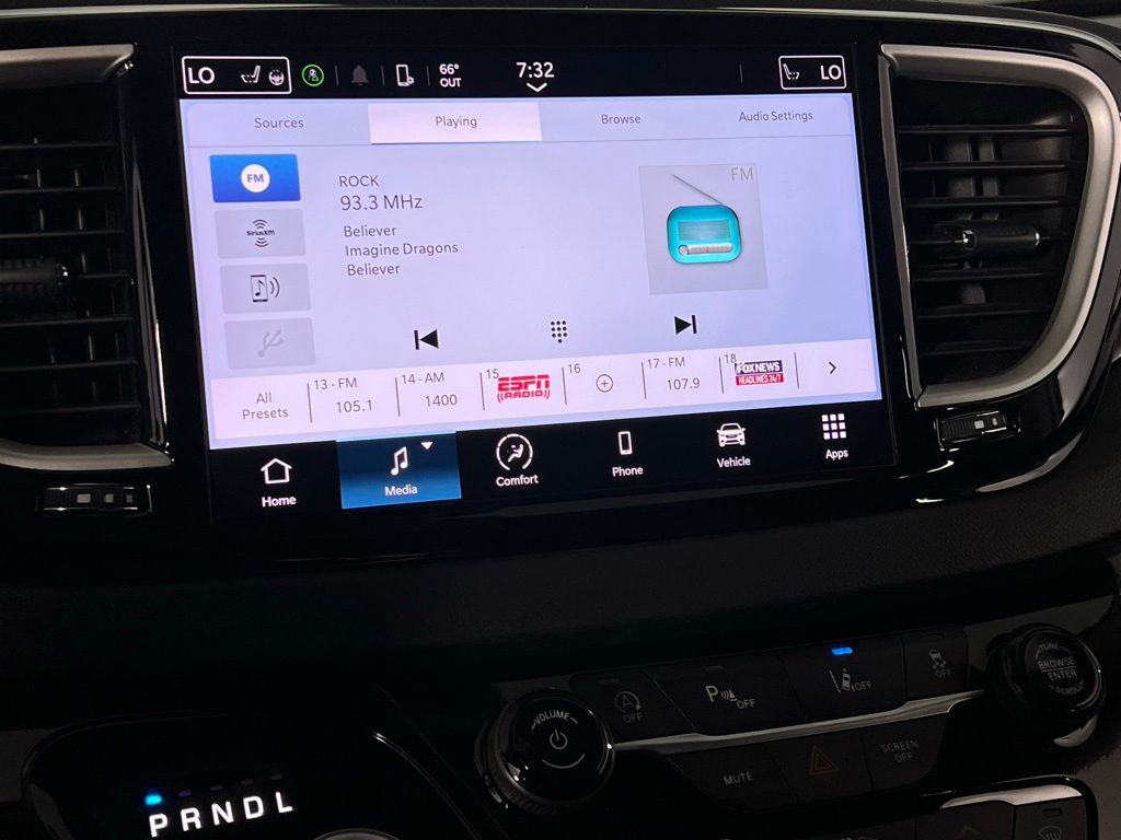 Used 2024 Chrysler Pacifica Touring-L image 20