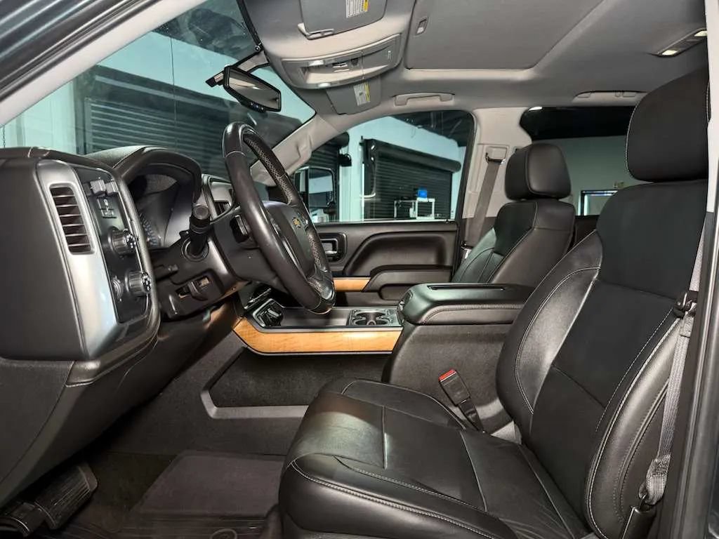 Used 2018 Chevrolet Silverado 1500 LTZ w/ LTZ Plus Package AWD/4WD image 23