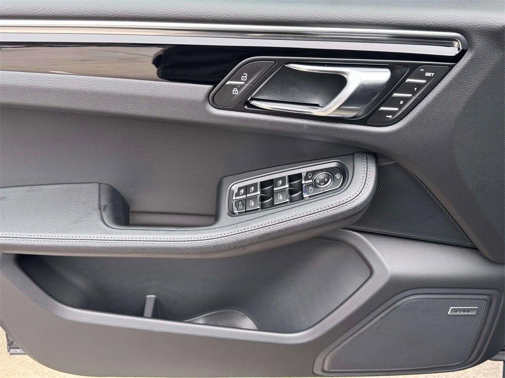New 2026 Porsche Macan image 16