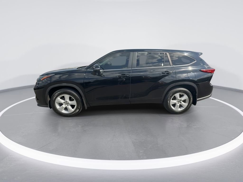 Used 2023 Toyota Highlander LE AWD/4WD image 5