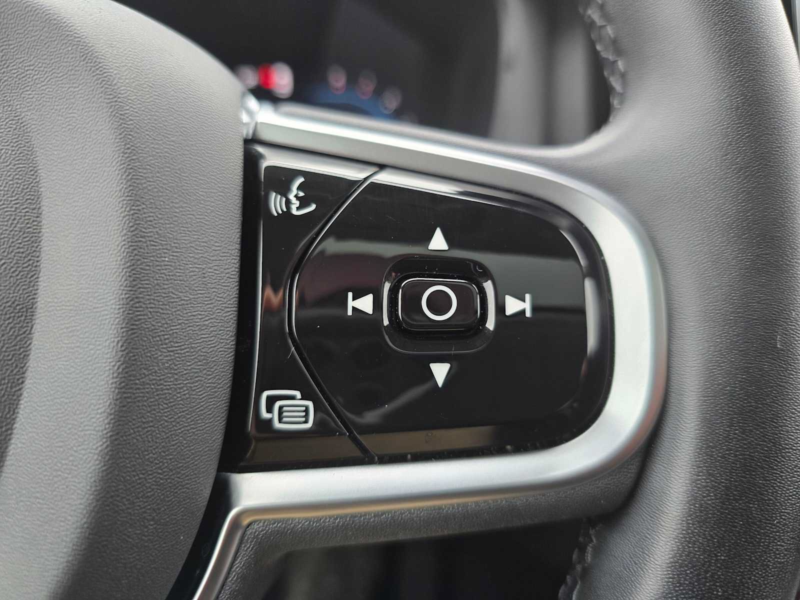 Used 2023 Volvo XC60 B5 Plus w/ Climate Package AWD/4WD image 32