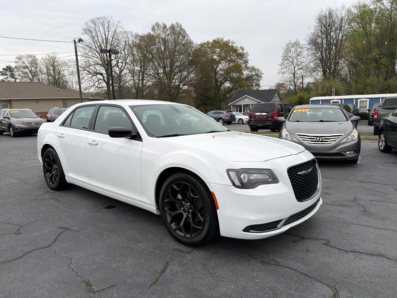 Used 2019 Chrysler 300 Touring w/ Sport Appearance Package image 8