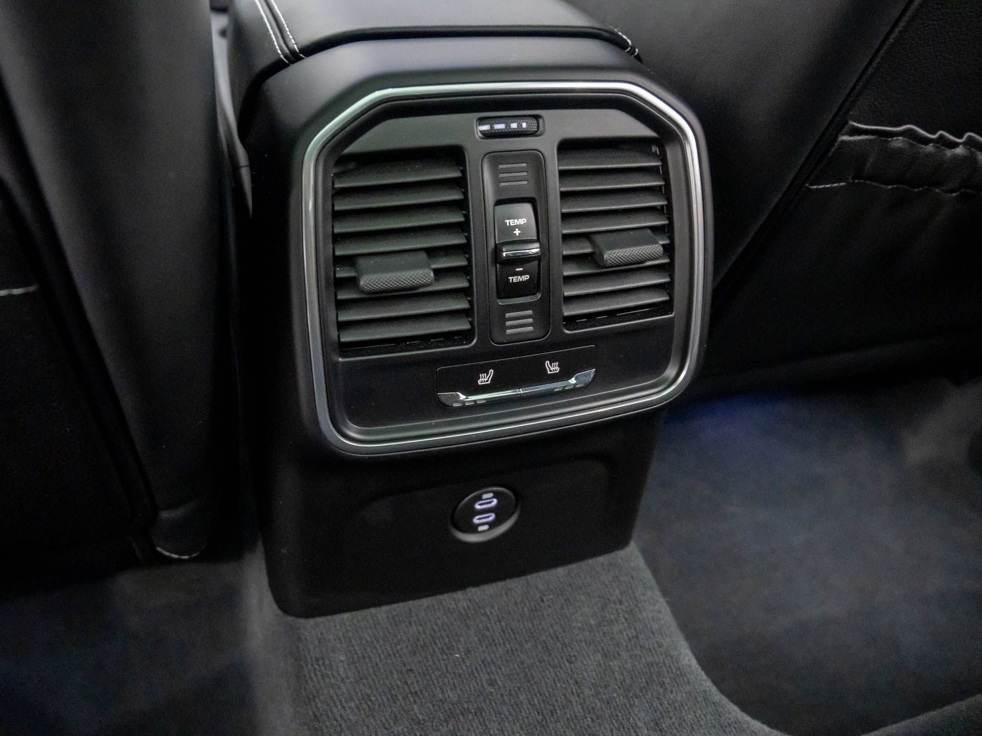 Certified 2025 Porsche Macan GTS image 21