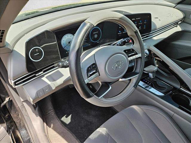 Used 2023 Hyundai Elantra SEL w/ Convenience Package FWD image 9
