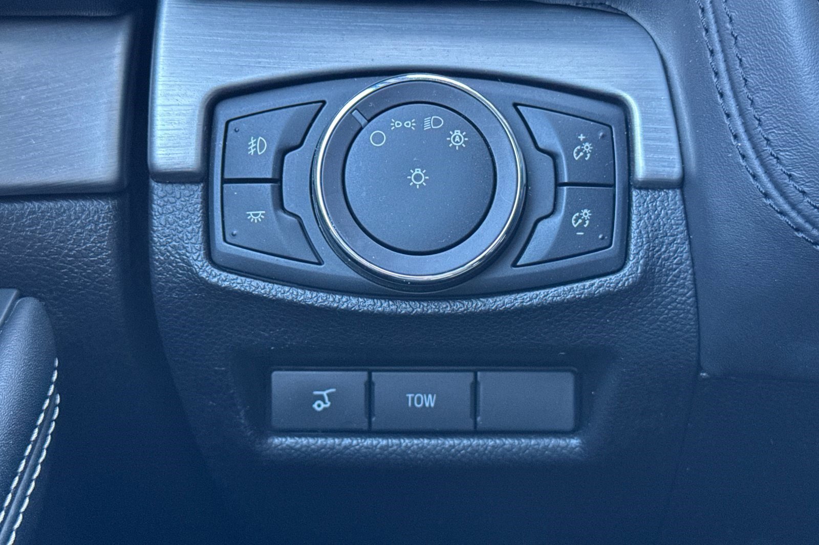 Used 2017 Ford Explorer Platinum image 37