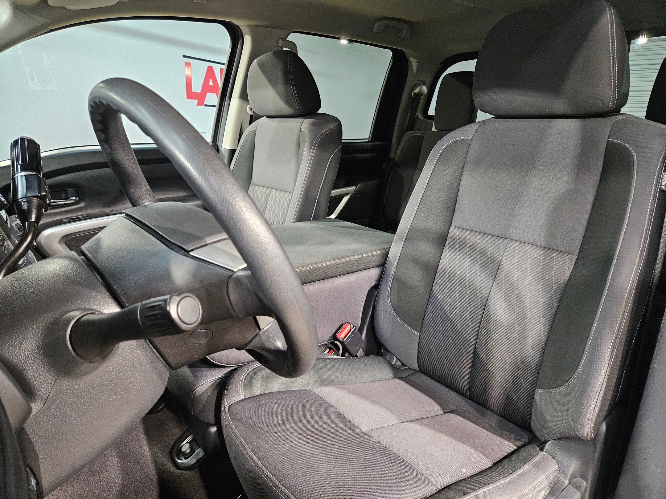 Used 2023 Nissan Titan SV image 24