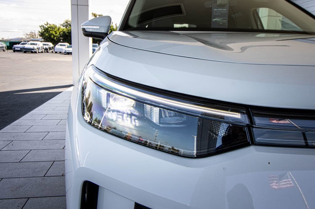 Certified 2025 Volkswagen Tiguan SE image 6