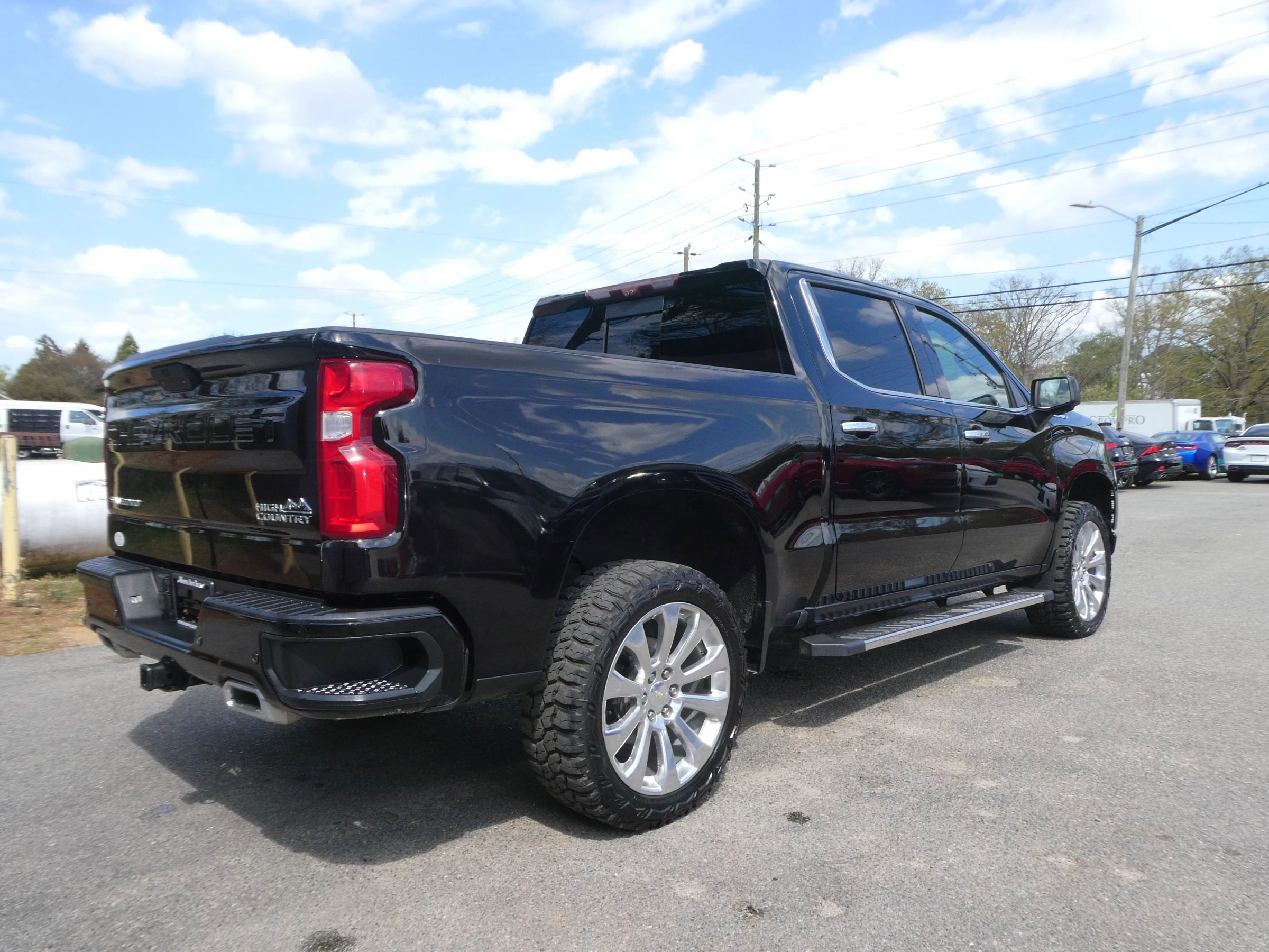 Used 2020 Chevrolet Silverado 1500 High Country w/ Technology Package AWD/4WD image 5