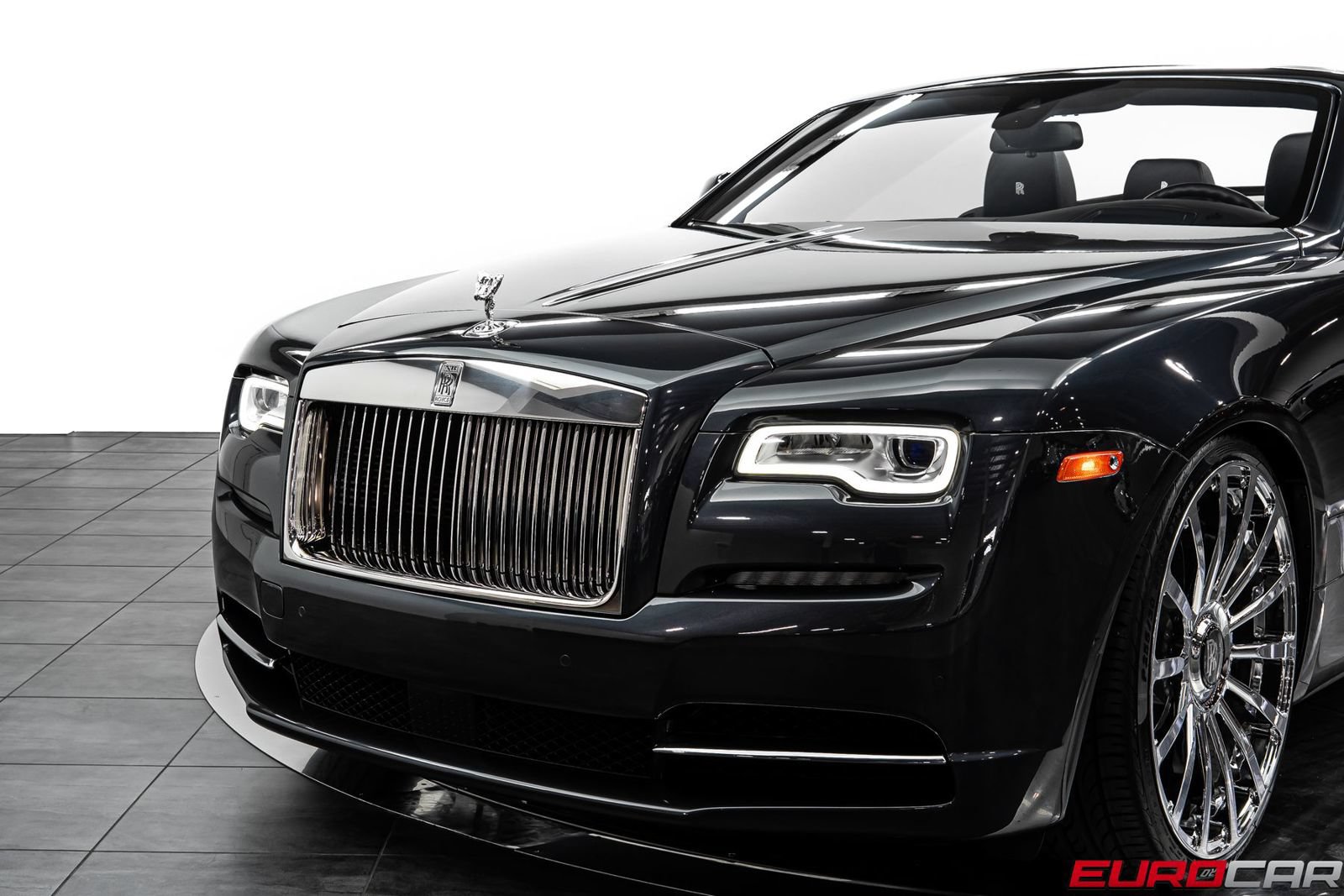 Used 2018 Rolls-Royce Dawn RWD image 15