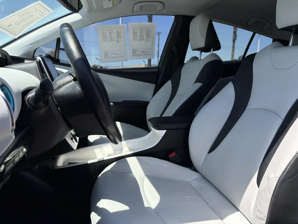 Used 2017 Toyota Prius Prime Advanced FWD image 21