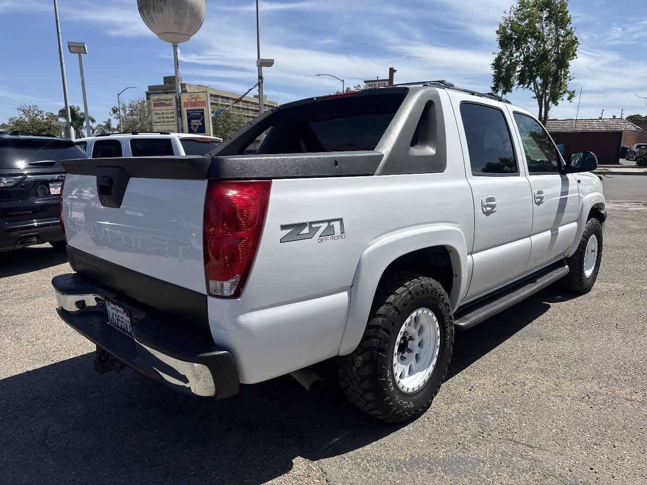 Used 2006 Chevrolet Avalanche Z71 w/ Sun And Sound Package image 9