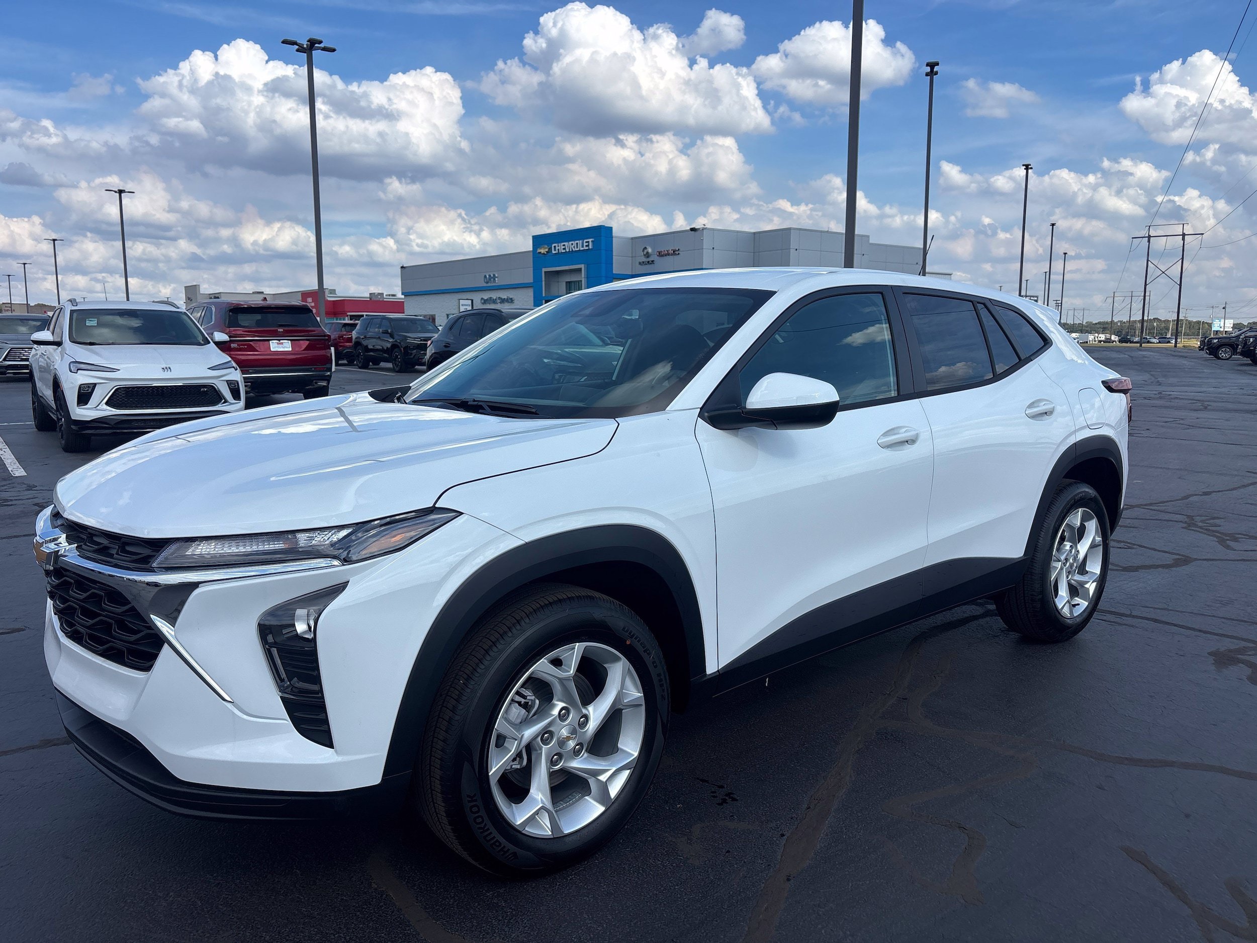 New 2026 Chevrolet Trax LS w/ LS Convenience Package FWD image 1