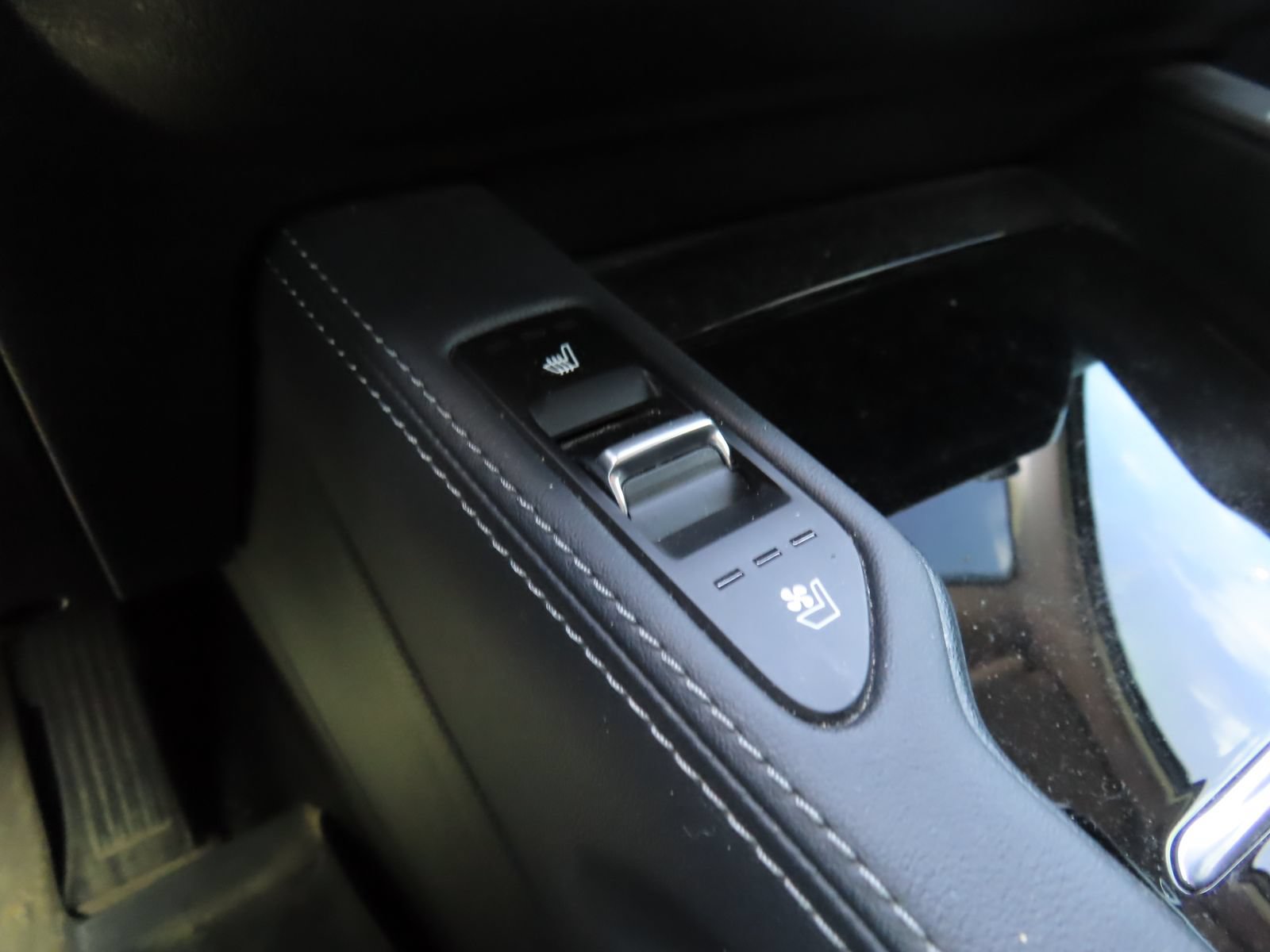 Used 2022 Kia Telluride EX w/ EX Premium Package AWD/4WD image 22