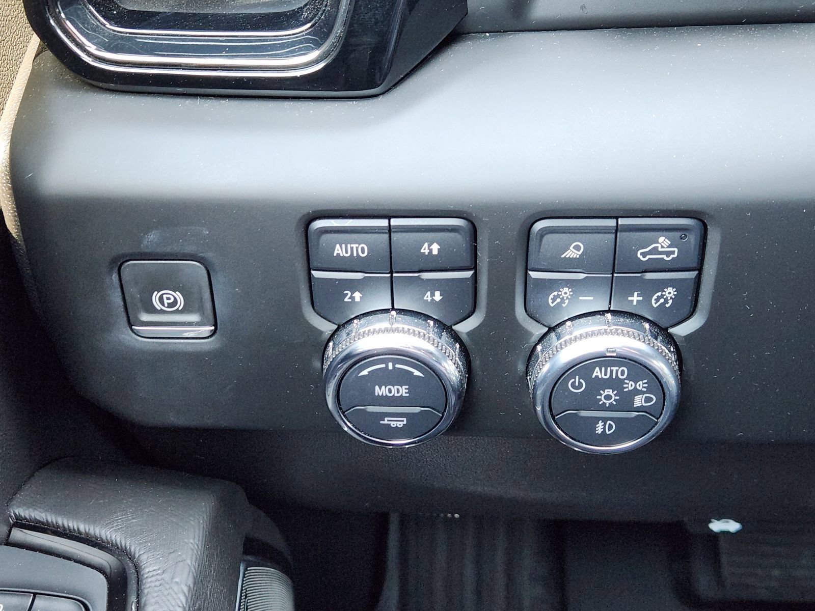 Used 2024 GMC Sierra 1500 AT4X image 25